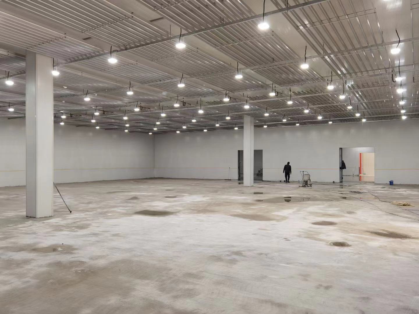 上海11000m3大型冷鏈物流冷庫(kù)安裝工程項(xiàng)目